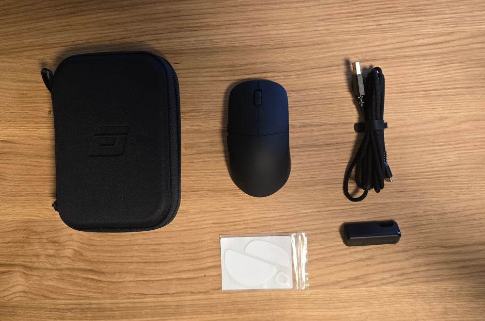 Endgame Gear XM2w 4k v2 packaging and content
