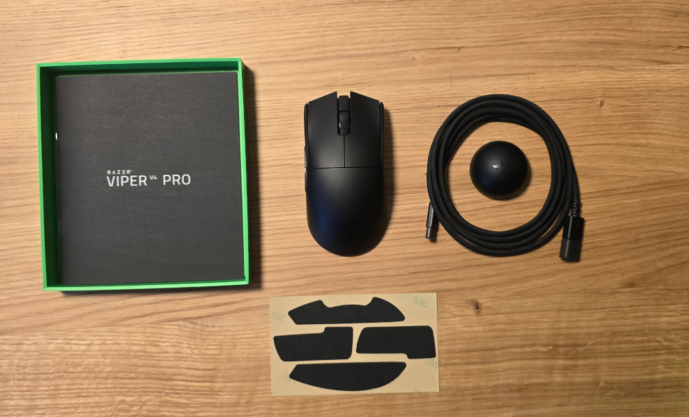 Razer Viper V4 Pro packaging and content